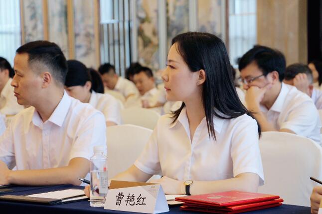 乘風破浪的(de)期貨小姐姐——大(dà)有期貨郴州營業部副總經理曹豔紅