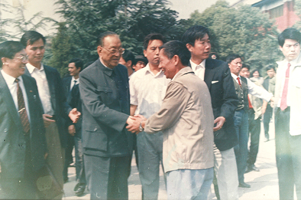 2-1耿飚1986年視察水口山六廠1.jpg