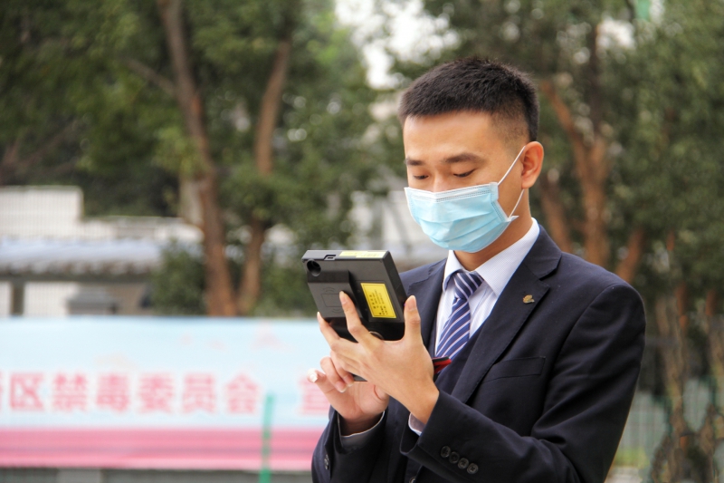 勤學苦練，青年就(jiù)得這(zhè)個(gè)樣兒