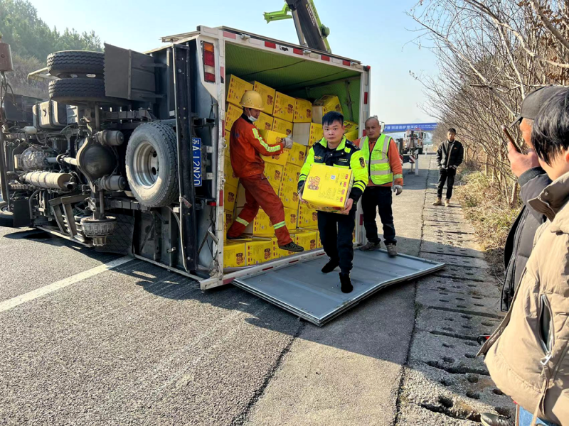 幫助貨車轉運貨物.png