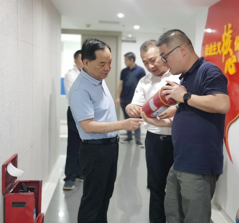 雷楷銘到(dào)現代财富檢查安全生産工作圖片.jpg