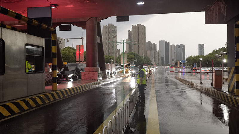 圖4  恢複通行後，亭内亭外加快通行引導.jpg
