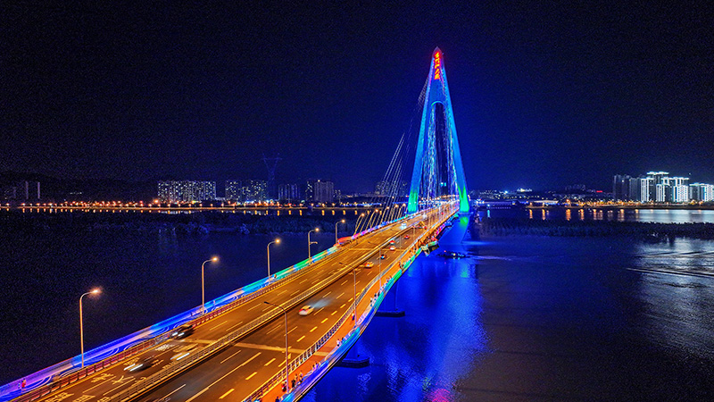 圖3。湘江之(zhī)鑽——香爐州大(dà)橋，雷楷銘攝。.jpg