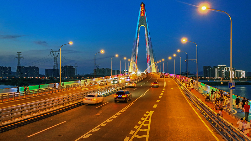 圖4。湘江之(zhī)鑽——香爐州大(dà)橋，雷楷銘攝。.jpg